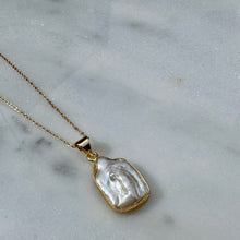 Load image into Gallery viewer, Mother of Pearl Necklace
