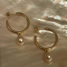 Load image into Gallery viewer, Freshwater Pearl Hoop Earrings
